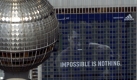 Muhammed Ali war der Größte. Nicht nur als Boxlegende, sondern auch in seiner Eigenschaft als Plakat mit der Aufschrift Impossible is nothing. 82 mal 49 Meter groß war das Plakat, das im April 2004 am Park Inn Hotel auf dem Berliner Alexanderplatz hing. Guinness-verdächtig. Foto: dpa