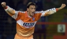 ber sein Fhrungstor zum 1:0 jubelt Marijo Maric (Kroatien) vom Vfl Bochum am Dienstagabend (31.10.2000) auf der Bielefelder Alm. In der zweiten Hauptrunde des DFB-Pokals fhrte der Erstligist aus der Ruhrstadt bereits nach wenigen Minuten mit 1:0 gegen die Zweitligamannschaft Arminia Bielefeld. Foto: dpa