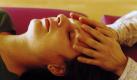 Mit der Craniosacral-Therapie sanft Blockaden lösen (Foto)