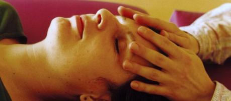 Mit der Craniosacral-Therapie sanft Blockaden l&ouml;sen (Foto)