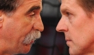 Von Angesicht zu Angesicht: Ex-Bundestrainer Heiner Brand (links) und sein Nachfolger Martin Heuberger. Die deutschen Handballer haben mit der zweiten Niederlage unter dem neuen Bundestrainer alle Chancen auf den erneuten Sieg beim Supercup verspielt. Das Team verlor erst gegen Dänemark, dann gegen Schweden. Foto: dpa