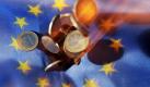 Europas Finanzen liegen am Boden, die Zukunft der europäischen Gemeinschaftswährung ist ungewiss. Im Internet haben sich in den vergangenen Monaten alternative Währungen etabliert, die der Finanzkrise den Kampf ansagen. Foto: dpa