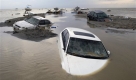 Die Flutwelle riss Menschen in den Tod und begrub Autos unter Wassermassen.

 Foto: ap