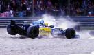 Ein Crash im Kiesbett: 1994 holte Schumi im Alter von 25 Lenzen den ersten seiner sieben WM-Titel. Nach einem Zusammenprall mit seinem Verfolger Damon Hill mussten beide aufgeben - und Schumacher war als Erster Deutscher Weltmeister. Foto: imago