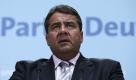 Trotz des Zuspruchs aus dem Volk will die SPD Sarrazin rauswerfen. Der SPD-Vorsitzende Sigmar Gabriel weiß um das Dilemma:In Zuschriften und Anrufen werden wir natürlich auch gefragt, ob der Ausschluss denn nötig ist, sagte Gabriel der Bild. Wir müssen auch unseren Mitgliedern und Wählern erklären, dass es bei diesem Ausschluss nicht um Sarrazins Kritik an den Fehlern der Integrationspolitik geht, sondern um sein fatales menschenverachtendes Menschenbild. Foto: ddp