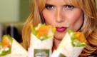 Ganz werbeträchtig beißt Supermodel Heidi Klum gerne mal bei McDonald's zu. Privat schwört die Schöne wie viele andere Stars in Hollywood dagegen auf das strenge Regime von David Kirsch. Foto: ddp