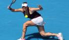 Die Russin Vera Swonarewa besiegt bei den Australien Open ihre tschechischen Gegnerin Lucie Safarova. Foto: dpa