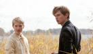 Annabelle (Mia Wasikowska) (l) und Enoch (Henry Hopper) verlieben sich ineinander. Foto: Sony Pictures Foto: dpa