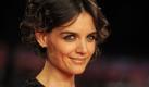Katie Holmes bekommt Mode-Tipps von Tochter
Vorspann: 	
Text: 	

New York (dpa) - US-Schauspielerin Katie Holmes (32) hat eine Mode-Beraterin: ihre Tochter Suri (4). «Sie sagt mir immer, was sie denkt. Heute trage ich zum Beispiel eine Hose aus braunem Velour-Leder und sie sagte: Ich mag Deine Hose nicht», verriet Holmes dem US-Magazin «Elle».

Auch wenn ihre Mama ausgeht, hat Suri immer eine Meinung. «Sie sagt zum Beispiel: Du musst diese Schuhe unbedingt anziehen. Oder: Das ist so wunderschön, Mama, zieh das an. Sie hat einen guten Geschmack», so Holmes.

Suri selbst gehe natürlich auch gerne shoppen. Und sie hat ein gutes Auge: «Neulich kamen wir aus einem Laden und Suri sagte: Ich will jetzt in den da und deutete auf ein Geschäft, das ziemlich weit weg war. Da hing ein Kleid, das sie haben wollte. Ich sagte: Wow, Suri. Du hast dir etwas aus der Entfernung eines Fußballfeldes ausgesucht», so Holmes.
Ressort: 	VIP
Schlagworte: 	Leute/USA/ Foto: dpa