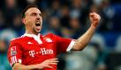ARCHIV - Der Bayer Franck Ribery bejubelt das Tor zum 0:1 im Spiel FC Schalke 04 - FC Bayern München (Archivfoto vom 03.04.2010). Rummenigge hat den Transferpoker um Franck Ribéry vorerst beendet. Der Vorstands-Chef des FC Bayern München ist davon überzeugt, dass der französische Fußball- Nationalspieler seinen bis Saisonende 2011 gültigen Vertrag beim deutschen Rekordmeister erfüllen wird. Foto: Federico Gambarini dpa (zu dpa 0221 vom 14.04.2010) +++(c) dpa - Bildfunk+++ Foto: dpa