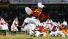 Indische Manipuri-Tänzer zeigen bei der Abschlusszeremonie der 11. Südasienspiele in Dhaka einen traditionellen Trommeltanz. Foto: ap