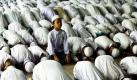 Ein junger thailändischer Moslem nimmt am Ramadangebet in einer Waisenschule in der südlichen Provinz Pattani teil. Der Ramadan ist der neunte Monat des islamischen Mondkalenders und der islamische Fastenmonat. Foto: ap