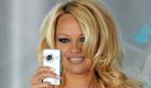 Die schwimmende Version der Barbiepuppe: Pamela Anderson hat dem Phnomen Blond eine verruchte Komponente hinzugefgt. Foto: dpa