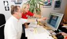 P-16013328322
Die Verbindungsoffiziere Chef-Liaison Stefan Apel und Liaison Tanja Tomechna von der Marineschule Bremerhaven beraten sich am Dienstag (17.08.10) in der Marineschule Bremerhaven am Computer ueber einem Lageplan der anstehenden Sail 2010. Tomechna hilft als Freiwillige zusammen mit 20 anderen als 'Liaison Officer' bei der Sail 2010 in Bremerhaven. Ihre Aufgabe ist es, den Besatzungen der Schiffe aus aller Welt einen angenehmen Aufenthalt zu bereiten.
 Foto: dapd
