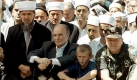 File picture dated 18 July 1998 of then Bosnian president Alija Izetbegovic (C) and Bosnian Chief army commender Rasim Delic (R) during a prayer dedicated to those missing after the Srebrenica massacre in Kladanj. Former Bosnian-Herzegovina president Alija Izetbegovic died Sunday 19 October 2003 after an extended illness, his medical team said. He was 78. Izetbegovic led Bosnia during the 1992-95 conflict with Serbia and played a role in negotiations that eventually brought peace to the region. He led Bosnia-Herzegovina for a decade, stepping down in 2000. Foto: Fehim Demir dpa Foto: dpa
