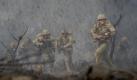 Die Macher der Serie, die schon das Erfolgsformat Band Of Brothers (2001) verantwortet hatten, filmten mit riesigem Aufwand. Das Budget für The Pacific betrug rund 150 Millionen Dollar. Das Ergebnis sind spektakuläre Schlachtszenen und schonungslose Bilder aus dem Alltag an der Front. Foto: Warner Home Video