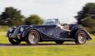Die hinteren Sitzplätze des Morgan Roadster sollte man eher als zusätzlichen Gepäckraum verstehen.  Foto: press-inform