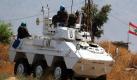 UN-Soldaten bringen sich an der Grenze zwischen Israel und dem Libanon in Stellung. In den frühen Morgenstunden ist es zu einem Schusswechsel zwischen israelischen und libanesischen Grenztruppen gekommen. Beide Seiten beschuldigen sich gegenseitig, als erste gefeuert zu haben. Verletzt wurde niemand.
 Foto: dpa