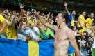 Getoppt wird er nur noch vom nordischen Riesen Zlatan Ibrahimović. Der 1,95-Meter-Mann ist der Shootingstar der schwedischen Nationalmannschaft. Foto: ddp images/AP/Sergei Grits_9.08348062
