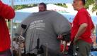 Der Rekordfavorit des deutschen Guinness-Chefs Olaf Kuchenbecker: Männer, die aussehen wie Michelin-Männchen, indem sie möglichst viele T-Shirts übereinander tragen. Krunoslav Budiselić aus Ungarn kämpfte sich für seinen Weltrekord in 245 T-Shirts. Die für diesen Versuch verwendeten Shirts reichen von Größe M bis Größe 10XL.  Foto: Guinness World Records Buch 2012