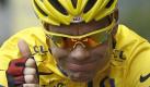Cadel Evans kann die letzte Etappe der Tour de France entspannt angehen. Beim gestrigen Einzelzeitfahren schnappte sich der Australier das Gelbe Trikot und kann das Schaufahren nach Paris heute genießen - er wird die Tour wohl gewinnen.
 Foto: dapd