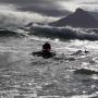 Surfer ohne Surfbrett (Foto)