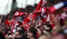 Die Verlierer des Spieltags: Die Fans des FSV Mainz 05 gehören zu den besten der Liga. Gegen den 1. FCK vergriffen sich jedoch einige im Ton. Basierend auf Gerüchten im Internet zeigten einige Fans ein Banner mit der Aufschrift: «Schluss mit lustig und Helau, Trainer Kurz nimmt Amedicks Frau.» Verteidiger Amedick war im Winter zu Eintracht Frankfurt gewechselt. «Das Asozialste, was ich bisher im deutschen Fußball erlebt habe!», schimpfte Kaiserslauterns Manager Stefan Kuntz. Foto: dpa
