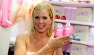 Maja Prinzessin von Hohenzollern präsentiert ihre Krabbelschuh-Kollektion auf der Messe Kind und Jugend in Köln. Gut 800 Anbieter aus 40 Ländern zeigen bei der 50. Kind+Jugend vier Tage lang ihre Neuheiten.  Foto: dpa