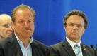 Verdi-Chef Frank Bsirske (l.) und Bundesinnenminister Friedrich (CSU) haben eine lange Zitterpartie hinter sich. Foto: Bernd Settnik Foto: dpa