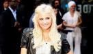 Die britische Popsängerin Pixie Lott (Turn It Up) hat sich am Wochenende mit ihrem Freund Oliver Cheshire und anderen Nachtschwärmern in der englischen Hauptstadt amüsiert. Wie die Boulevardzeitung The Sun im Internet meldet, hat die 19-Jährige sogar auf dem Tisch im angesagten Londoner Club Punk getanzt. Als der DJ den aktuellen Hit We No Speak Americano auflegte, gab es für Pixie offenbar kein Halten mehr. Erst in den frühen Morgenstunden des Sonntags hatten Pixie und ihr neuer Lover genug und gingen nach Hause. Foto: dpa