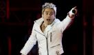Dass die 80er Jahre schon lange vorbei sind, bewies Sänger und Schauspieler Jared Leto bei seinem Auftritt. Seine weiße Lederkombi erinnerte doch sehr an das Jahrzehnt der schlimmsten Modesünden. Foto: ap