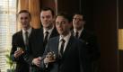 Lustige Herrenrunde: Ken Cosgrove (Aaron Staton, l.), Paul Kinsey (Michael Gladis, 2.v.l.), Pete Campbell (Vincent Kartheiser, 3.v.l.) und Harry Crane (Rich Sommer, r.). Foto: ZDFneo