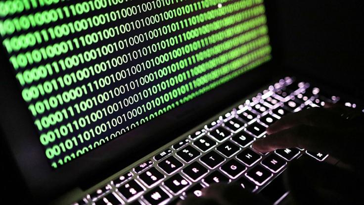 Nachdem zahlreiche private Daten von Politikern und Prominenten in Internet veröffentlicht wurden, hat die Polizei einen Tatverdächtigen festgenommen (Symbolbild).