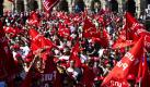 Im Zentrum Roms und landesweit protestieren Arbeiter unter Führung der Gewerkschaft CGIL gegen das jüngste Sparprogramm der italienischen Regierung. Foto: dpa
