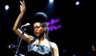 Mit Teil eins ihres Comebacks klagte Erykah Badu noch die sozialen Missstände in den USA an. New Amerykah Part Two. Return Of The Ankh beschreitet nun friedlichere, weniger politische Wege. Das neue Album ist ihr fünftes Studioalbum und ab heute in den Läden. Foto: dpa