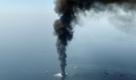 Nach der Aschewolke dominiert seit dem 22. April schon wieder eine schwarze Wolke die Nachrichten - diesmal über dem Golf von Mexiko: Die Ölbohrinsel Deepwater Horizon versinkt in den Fluten des Atlantischen Ozeans. Foto: AP