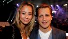 Der Komiker Oliver Pocher und seine Frau Alessandra, wie sich die ehemalige Sandy jetzt nennt, sind vor dem Kampf des Mittelgewichtlers Felix Sturm gegen den US-Amerikaner Ronald Hearns bei den WBA-Box-Weltmeisterschaften in Stuttgart gespannt auf das nahende Duell. Sturm gewann durch K.o. in der siebten Runde. Foto: dapd