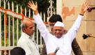 Der indische Aktivist Anna Hazare ist wieder auf freien Fuss. Hazare wurde verhaftet, nachdem er einen Hungerstreik angekndigt hatte. Hazare, der ein Anhnger Mahatma Gandhis ist, will nun seinen Hungersterik beginnen und so die Regierung unter Druck setzen, die Gesetze gegen Korruption zu verschrfen. Foto: dpa