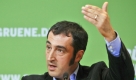 Der Bundesvorsitzende der Grünen Cem Özdemir gibt eine Pressekonferenz in Berlin. Özdemir äußerte sich auch zu der Jamaika-Koalition im Saarland.
 Foto: ap