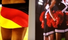 Ein Mitglied der deutschen Cheerleading-Nationalmannschaft, aufgenommen in Bremen bei einem Fototermin für die am Samstag beginnende Weltmeisterschaft im Cheerleading. Zum ersten Mal wird die Weltmeisterschaft in Deutschland ausgetragen und zum ersten Mal geht eine deutsche Nationalmannschaft an den Start. Foto: ddp