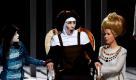 Stuttgart. In der Staatsoper spielen die Sängerinnen Catherine Janke als La faucheuse (v.l.), Rosalind Plowright als Madame de Croissy und Jutta Böhnert als Blanche de la Force bei der Hauptprobe eine Szene aus der Oper Dialogues de Carmelites - Gespräche der Karmeliterinnen von Francis Poulenc. Die Premiere der Oper aus dem Jahr 1957, die von der Ermordung der Karmeliterinnen von Compiegne nach der Französischen Revolution im Jahr 1794 handelt, findet am Sonntag statt.  Foto: dapd