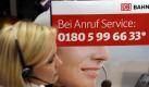 Die neue einheitliche Servicenummer hängt am Mittwoch (10.12.2008) hinter einer Mitarbeiterin eines Callcenters der Deutschen Bahn AG in Berlin. Mit einem neuen Internetauftritt und einer kostengünstigeren zentralen Telefonnummer bietet die Bahn ab Mitte Dezember einen deutlich verbesserten Service.
 Foto: dpa