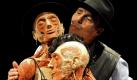 Der Plastinator Gunther von Hagen präsentiert am Samstag (20.06.2009) in der Ausstellung Körperwelten in Berlin das neue Plastinat 'der sitzende Akt'. 'Der sitzende Akt' zeigt ein Paar in inniger Umarmung beim Geschlechtsakt. Diese Darstellung hatte bereits vor Beginn der Schau Proteste ausgelöst. Die Schau «Körperwelten & Der Zyklus des Lebens» ist noch bis zum 30. August zu sehen. Foto: Marcel Mettelsiefen dpa/lbn +++(c) dpa - Bildfunk+++ Foto: dpa