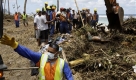 Nach dem Tsunami auf Samoa müssen immer noch Leichen von Rettungskräften geborgen werden. Foto: ap