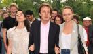 Paul McCartney hat insgesamt fünf Kinder. Die bekanntesten sind die beiden Töchter aus der Ehe mit seiner 1998 verstorbenen Frau Linda: Stella McCartney (rechts) ist eine erfolgreiche Modedesignerin. Sie arbeitete vier Jahre bei dem französischen Modehaus Chloé, bevor sie 2001 ihr eigenes Label gründete. Mary McCartney ist eine gefragte Fotografin. Sie fotografierte die Hochzeit von Madonna und Guy Richie sowie die Familie des ehemaligen englischen Premierministers Tony Blair. Foto: dpa