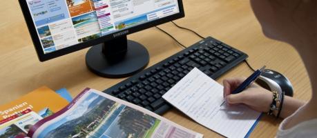 Onlinebuchung kontra Reisebüro (Foto)