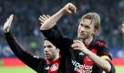Yes! Simon Rolfes ballt nach der Gala-Vorstellung seines Teams die Faust. Leverkusen kletterte durch den Sieg auf Rang zwei. Foto: dpa