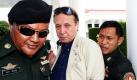 Der international bekannte russische Pianist und Dirigent Mikhail Pletnev wird aus dem Gericht  in Pattaya in der thailändischen Provinz Chonburi abgeführt. Dem Musiker wird vorgeworfen, einen 14-jährigen thailändischen Jungen vergewaltigt zu haben. Wenn sich die Vorwürfe bestätigen sollten, muss sich Pletnev auf 20 Jahre Haft einstellen. Der Russe streitet alle Anklagepunkte ab. Foto: dpa