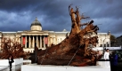 Auf demTrafalgar Square in London liegen mehrere Baumstümpfe aus dem Dschungel Afrikas. Sie bilden ein dramatisches Kunstwerk und sollen auf die Gefahr der Rohdung der Regenwälder hinweisen. Dieses Projekt ist das geistige Kind der Künstlerin Angela Palmer. Foto: dpa