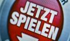 Jugendliche greifen zwar seltener zu Flasche oder Zigarette - insgesamt haben aber Millionen Bundesbürger Suchtprobleme. Foto: Arno Burgi/Symbolbild Foto: dpa